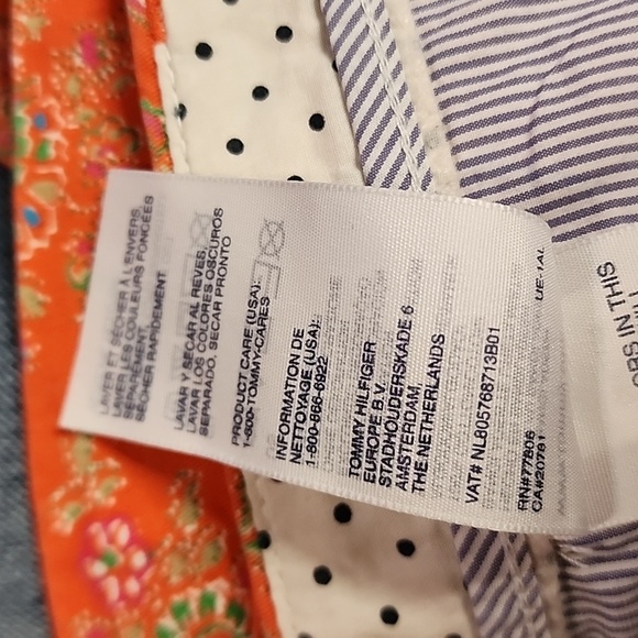 Women's shorts , tommy hilfiger size 8 orange paisley design zip & button front - Picture 9 of 9